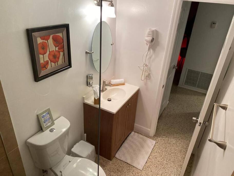 Stayover In Miami Home 2Br - 1Bth - Free Parking Екстер'єр фото
