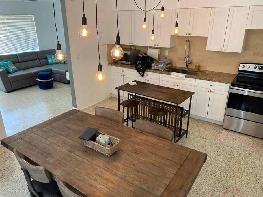 Stayover In Miami Home 2Br - 1Bth - Free Parking Екстер'єр фото